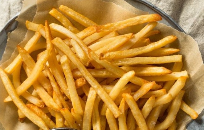 Научили печь идеальную картошку соломкой: 3 хитрости - тонкая, хрустящая, сочная, рассыпчатая. В фастфуде так не умеют: идеальная - и точка