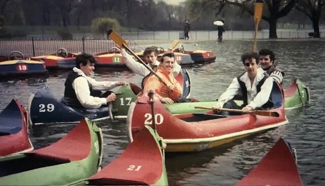 Johnny Kidd & the Pirates на фотосессии в лондонском Риджент парке