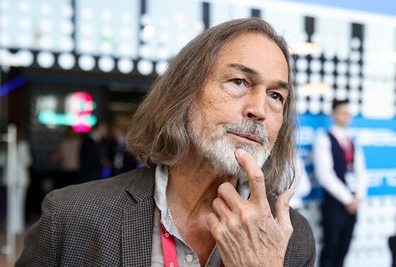    Никас Сафронов