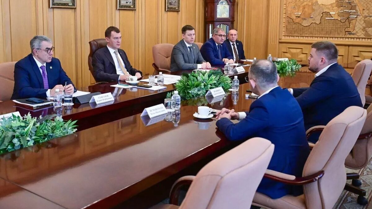     Губернатор Михаил Дегтярев договорился о переезде в Хабаровск подразделения крупнейшего производственно-строительного холдинга России ГК 1520.