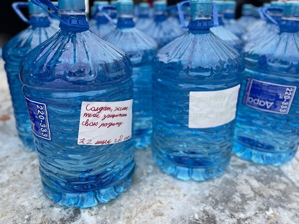     Школьники 22-го лицея отправили 10 тысяч литров воды в зону СВО