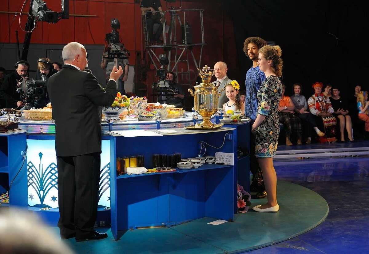 За кадром шоу "Поле чудес"