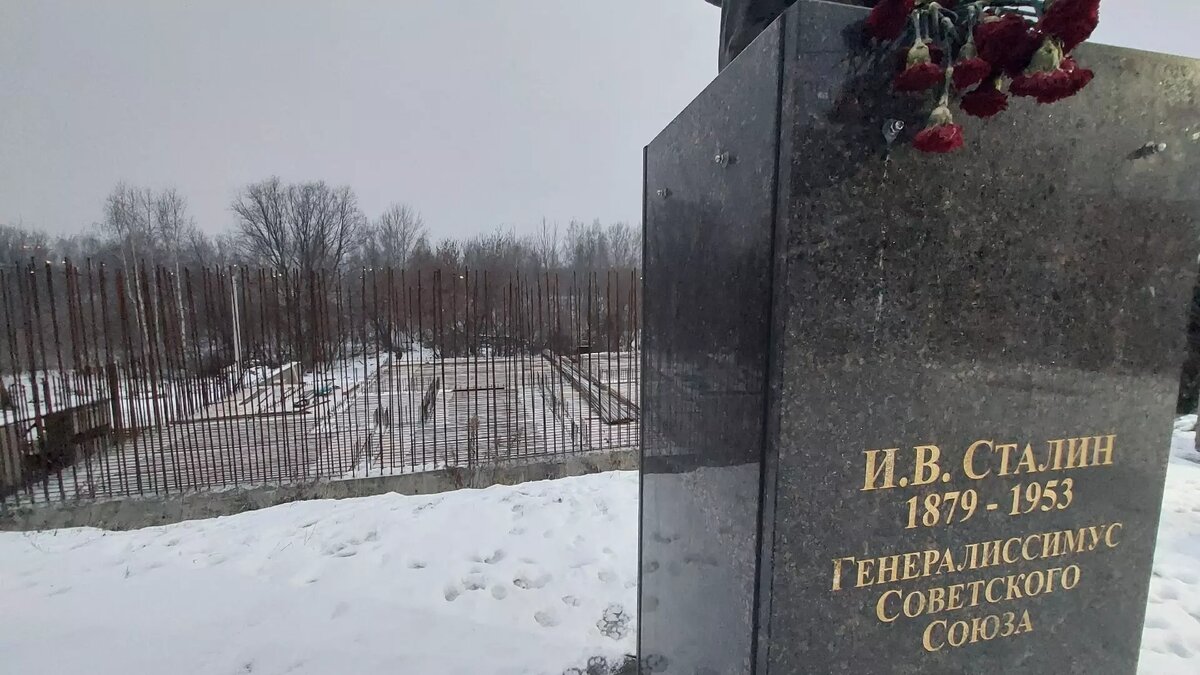     Предприниматель Алексей Зоров потратил 18 млн рублей на строительство «Сталин-центра» на Бору в Нижегородской области. Об этом он рассказал NewsNN.