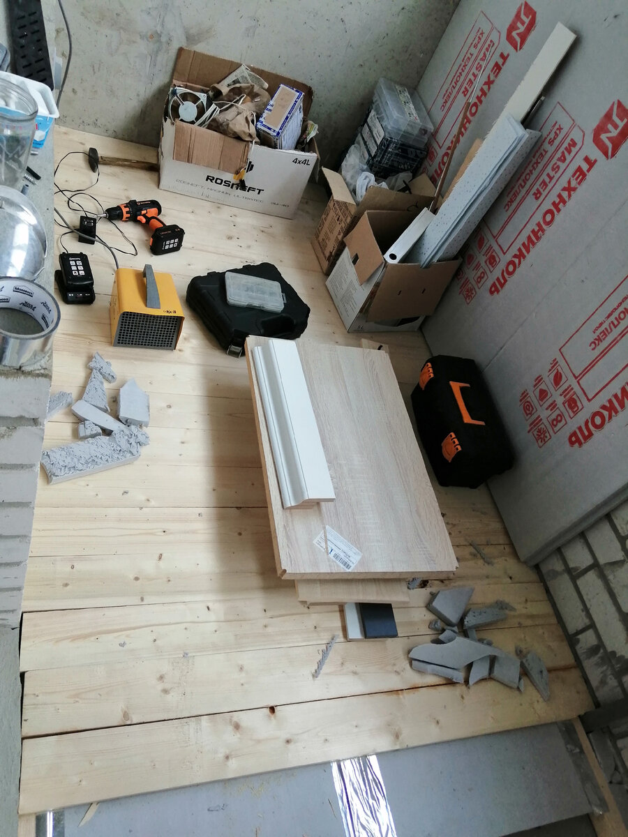 Укладываем полы. Фото автора. 