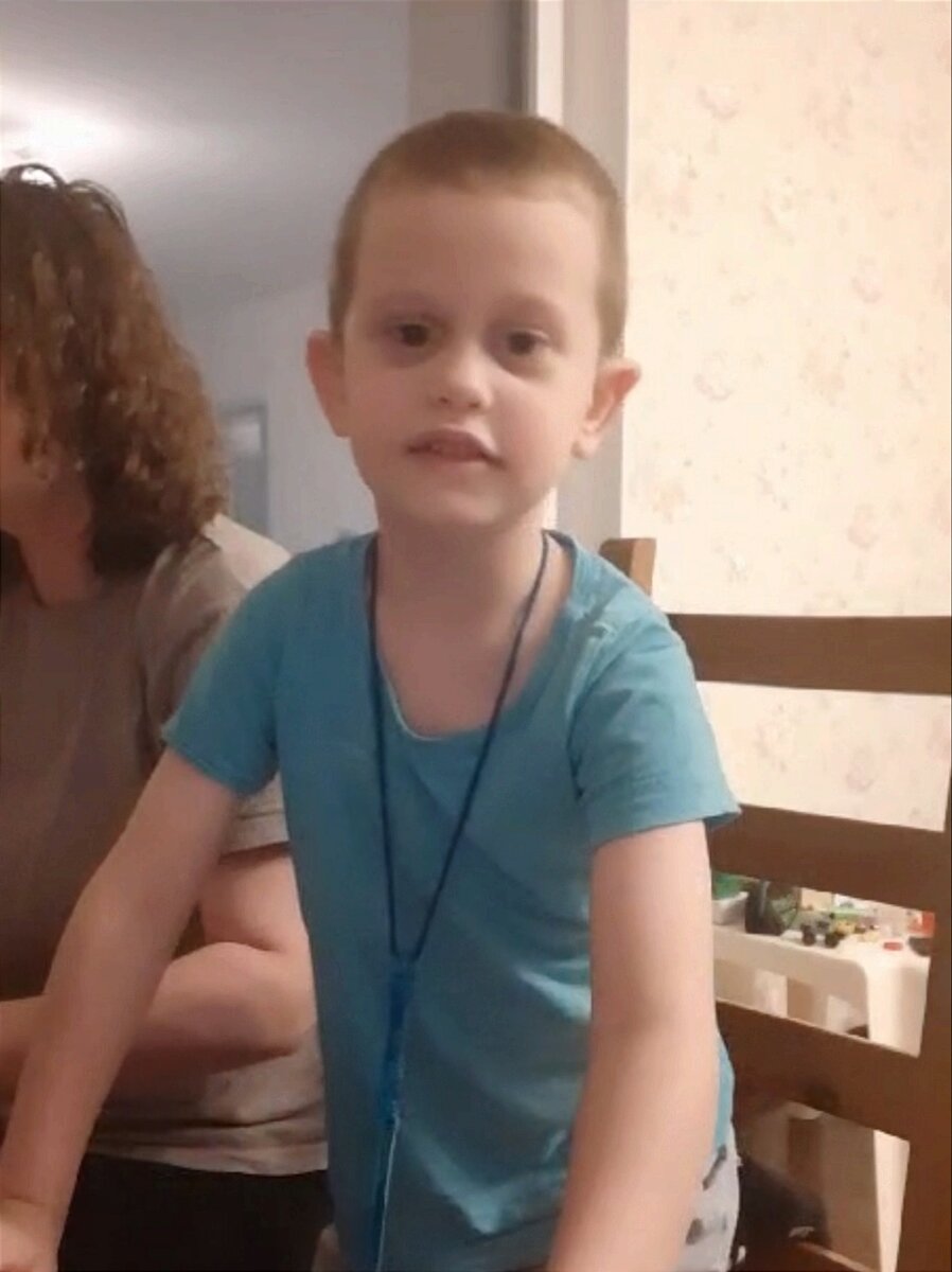 Мама за фортепьяно, Дима поёт! 