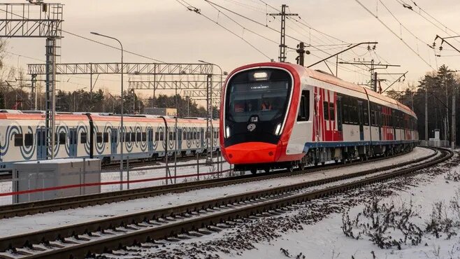 Авторская колонка Елены Кононовой Поезда — большая часть моей жизни. Я смотрю на попутчиков, каждый из них — нерассказанная история. Есть вещи, которые камерой не зафиксировать.-2