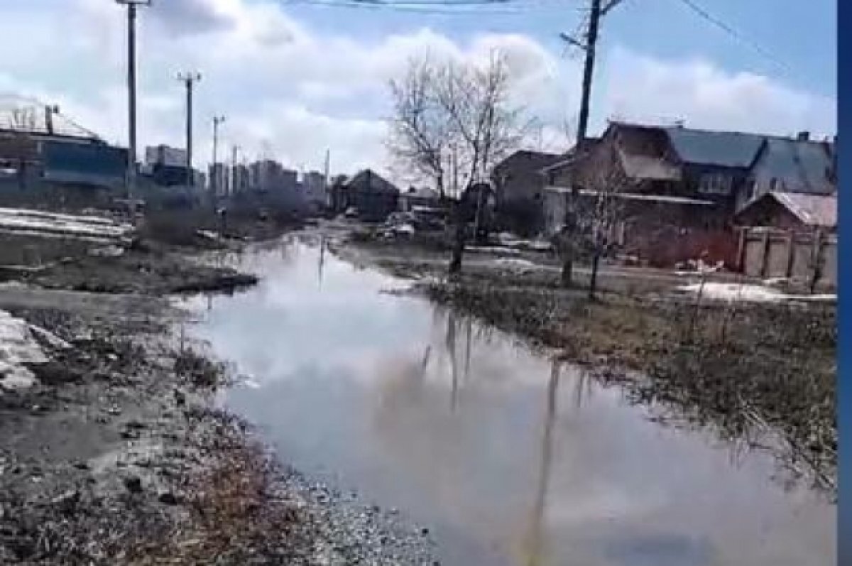    Взаперти поневоле.