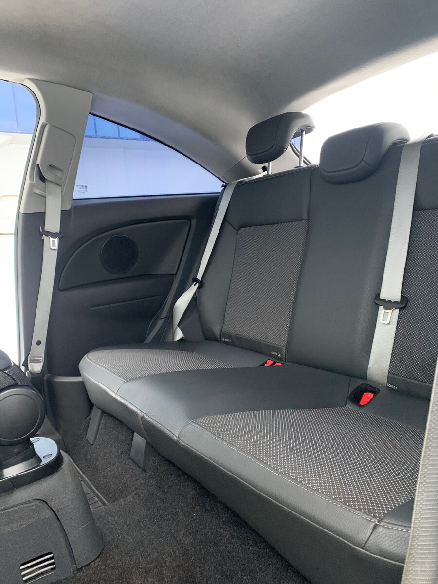 Задний ряд на купе 3 двери