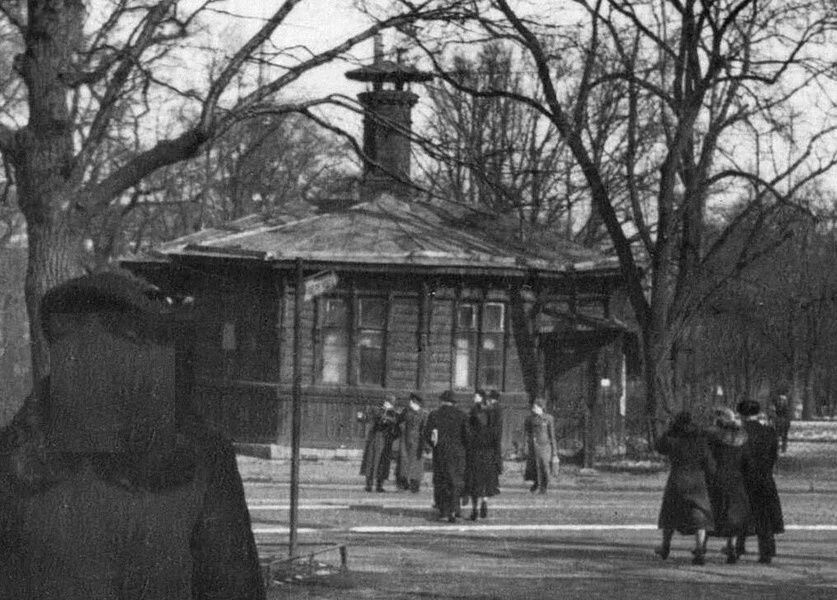 Туалет в александровском саду