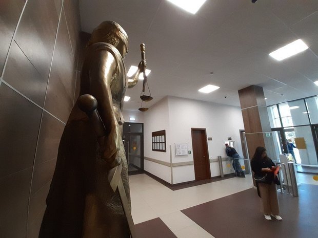 До суда дело обвиняемого во взятке квартирой пока не дошло. realnoevremya.ru 