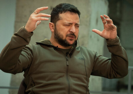    Зеленский шантажирует Запад, в надежде получить поддержку армии и ВПК Украины