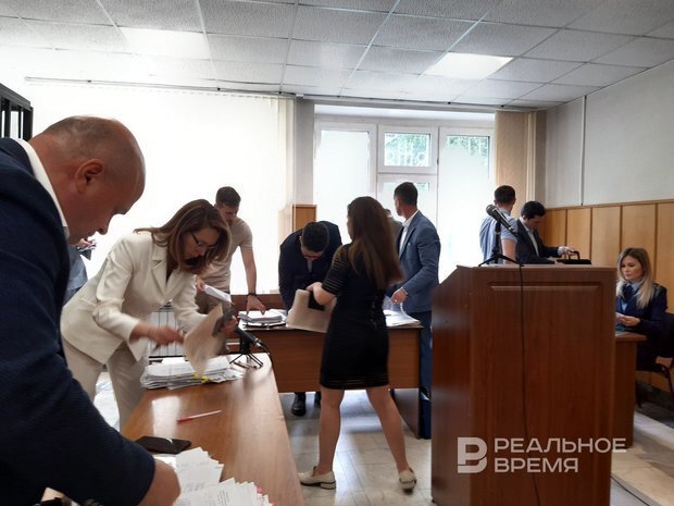 В данный момент производство по иску Илдуса Нафикова о «раскулачивании» семьи того же чиновника приостановлено realnoevremya.ru