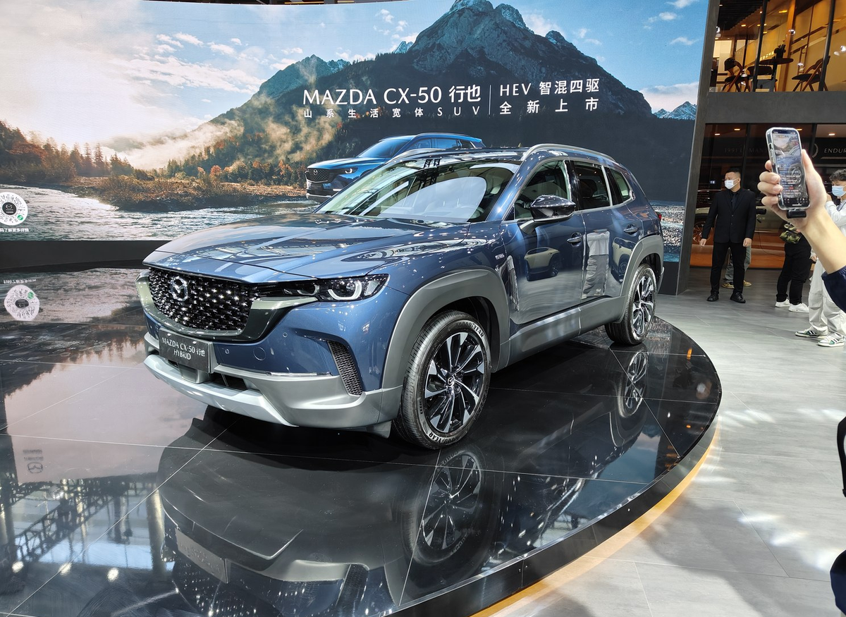 Представление Mazda CX-50 Xingye на автосалоне в Гуанчжоу 