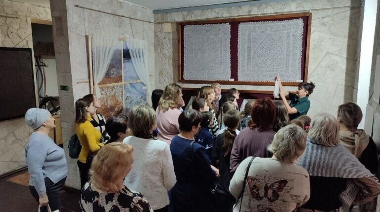    В Перевальске выставки Оренбургского музея ИЗО посетили более 500 человек Кристина Просвиркина