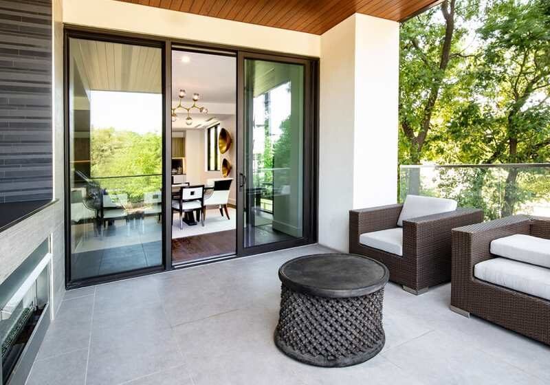 Раздвижные двери в 24 году будут в тренде, тренд с раздвижными дверями, двери раздвижные это можно, все про раздвижные двери, Раздвижные двери в гостиной новый тренд 2024 года, Насколько удобные раздвижные двери, Двери шкафа купе, Тренд с дверями в стиле шкаф-купе,