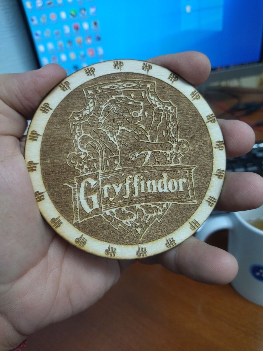 Подставка под "сливочное пиво Гарри Поттера", любимого героя одного из сыновей Александра 