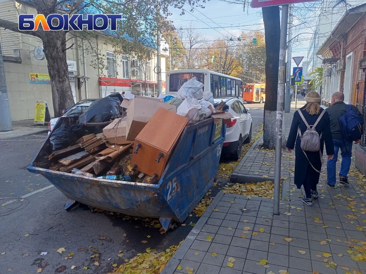 Серая Красная, сломанные зонты, мусорки на дорогах, ящики с песком: в  Краснодаре показали первый день зимы | Блокнот Краснодар | Дзен