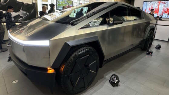    Представлен серийный пикап Tesla Cybertruck с кузовом из нержавейки Вадим Клепнёв