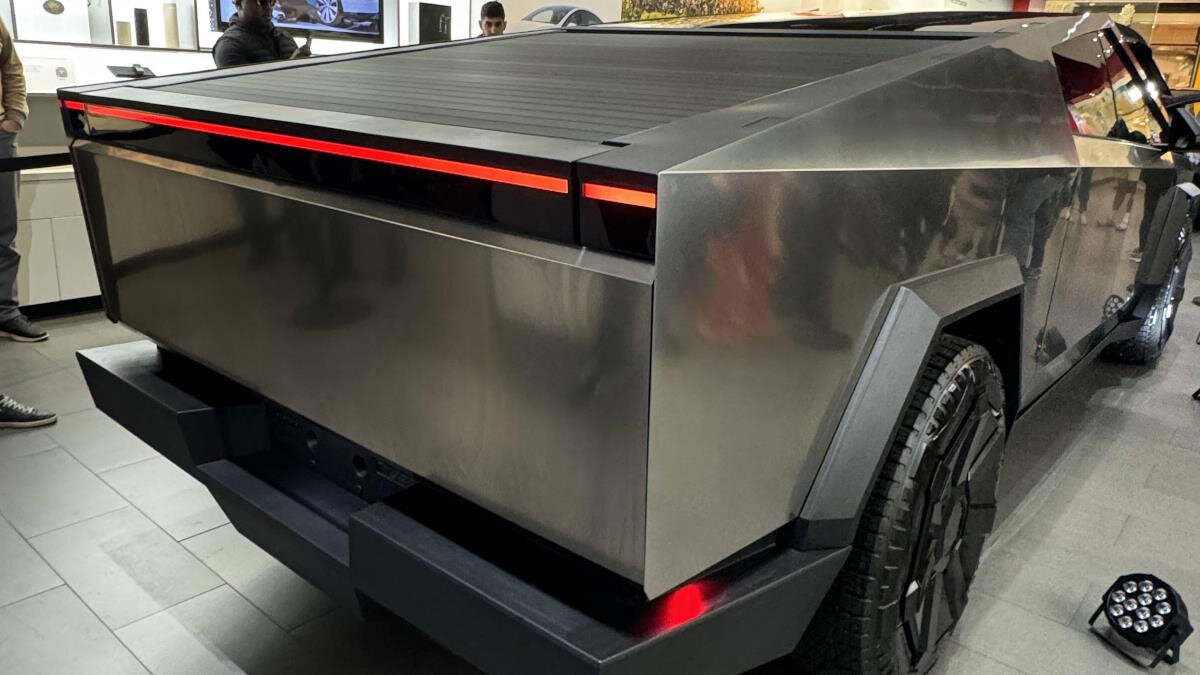     Tesla Cybertruck сзади Вадим Клепнёв
Tesla CybertruckIMAGO/mpi34/Global Look Press