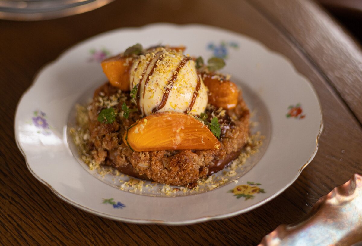    Новости ресторанов: черные тальятелле, голубцы с икорным соусом и блестящие торты (фото 6)