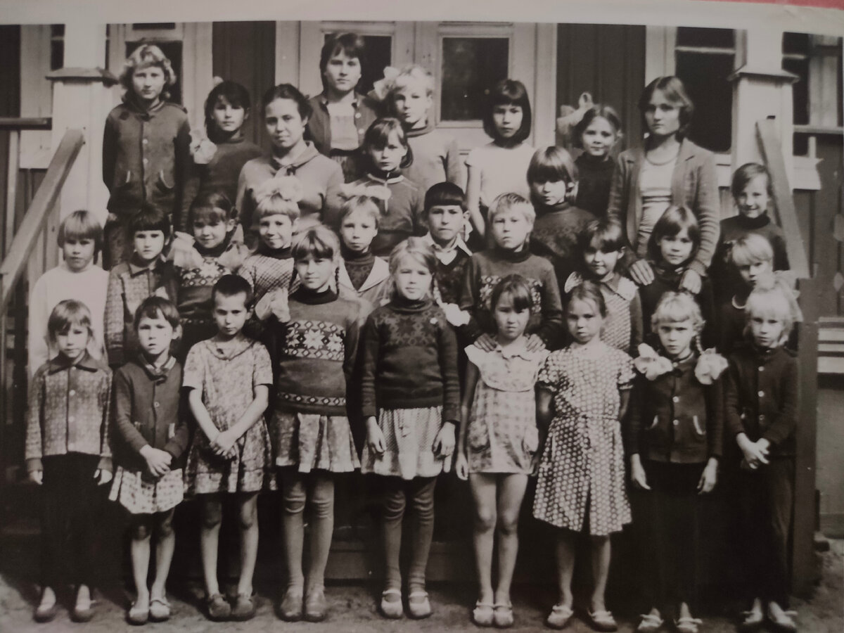 Здесь хорошо видно наши наряды!))