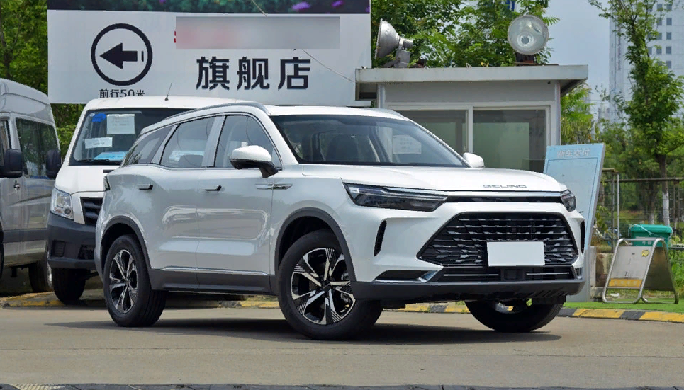BAIC X7 недавно появился в продаже за 3,1 млн рублей. Готовы купить?