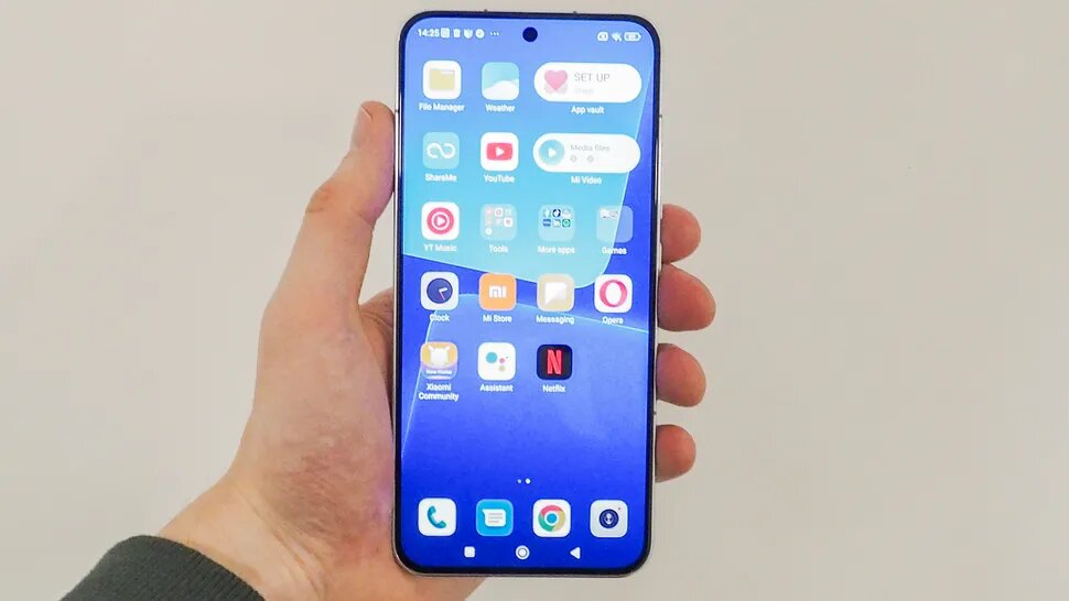 Дисплей Xiaomi 13 практически не изменился в сравнении с его предшественником Xiaomi 12