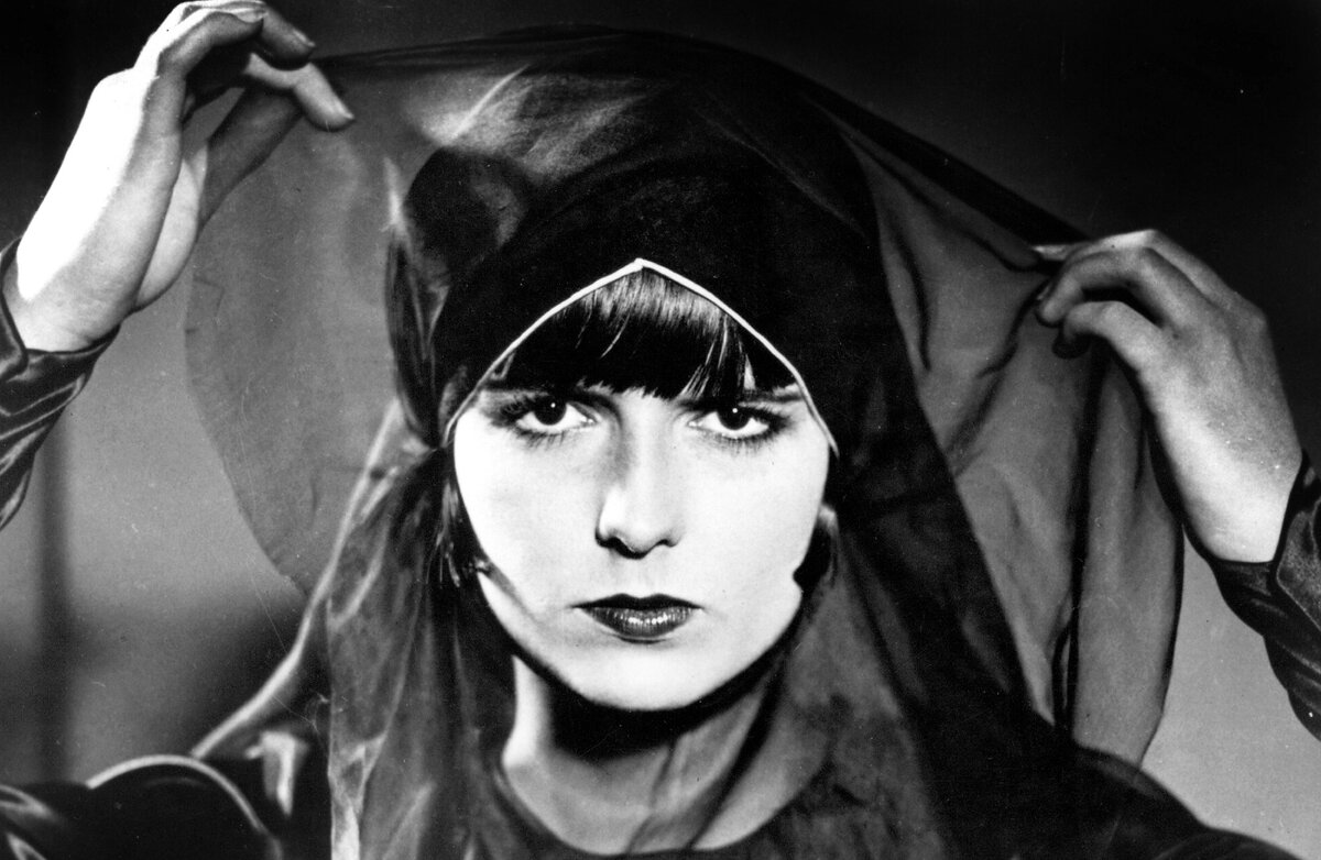 Актриса Луиза Брукс в фильме Георга Вильгельма Пабста «Ящик Пандоры» (Die Büchse der Pandora) 