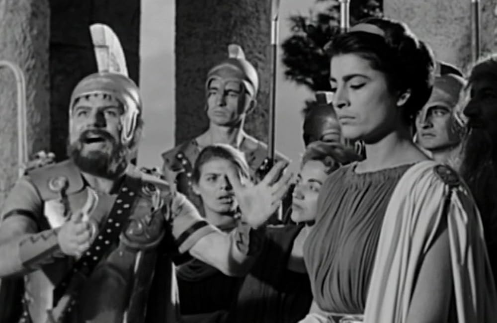 Кадр из фильма "Антигона" взят для иллюстрации из Яндекс Картинки.