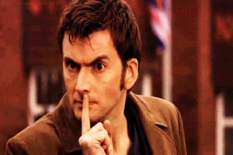 У нас в полдень скидки на всё. Только тссс…