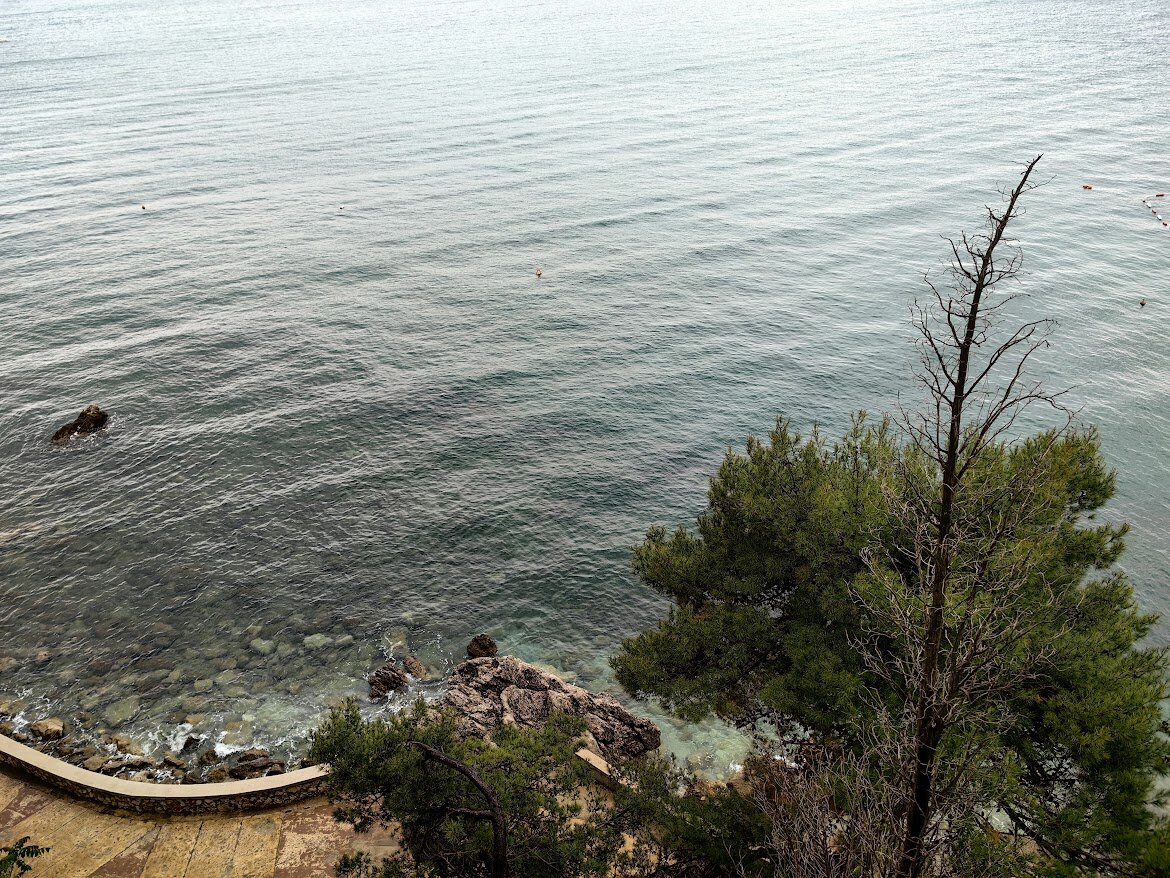 Самая уродливая достопримечательность черногорской Будвы и русский след ...