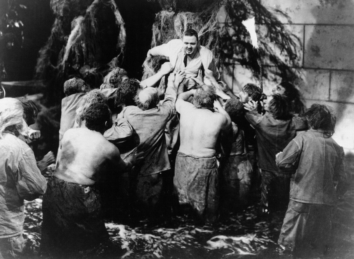 Кадр из фильма «Остров потерянных душ» (Island of Lost Souls) 