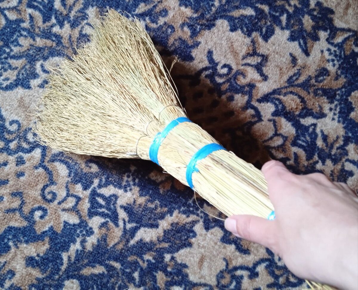 Мести полы в эту дату - выметать из дома достаток!