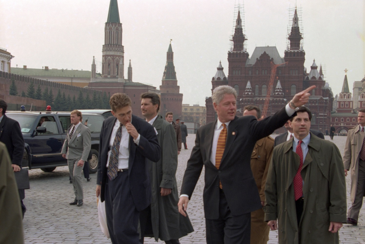 Клинтон Билл Москва 1995. 1995 Год в России Ельцин. Парад Победы 1995, Ельцин и Клинтон. Ельцин Миттеран 1995.