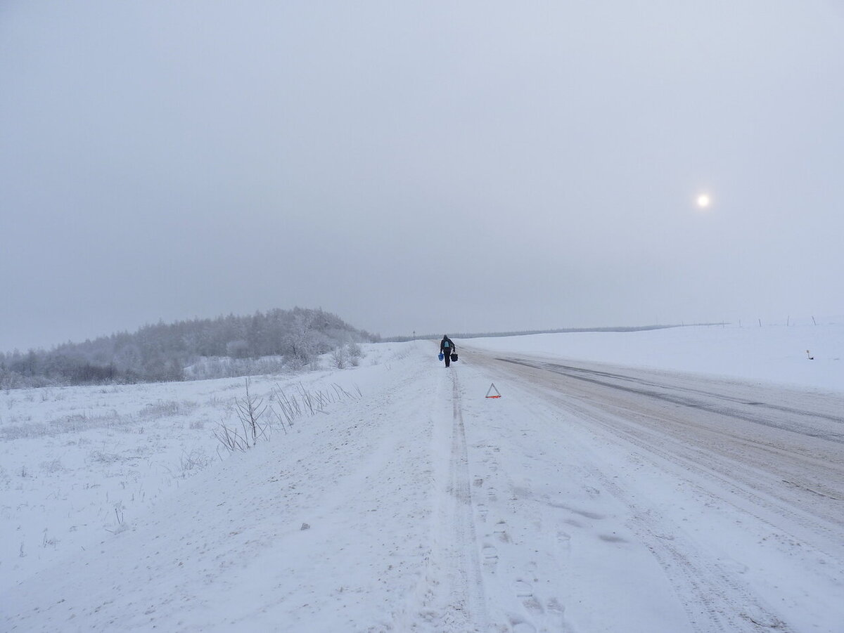 Как могли, защитили машины на обочине от наезда-налета