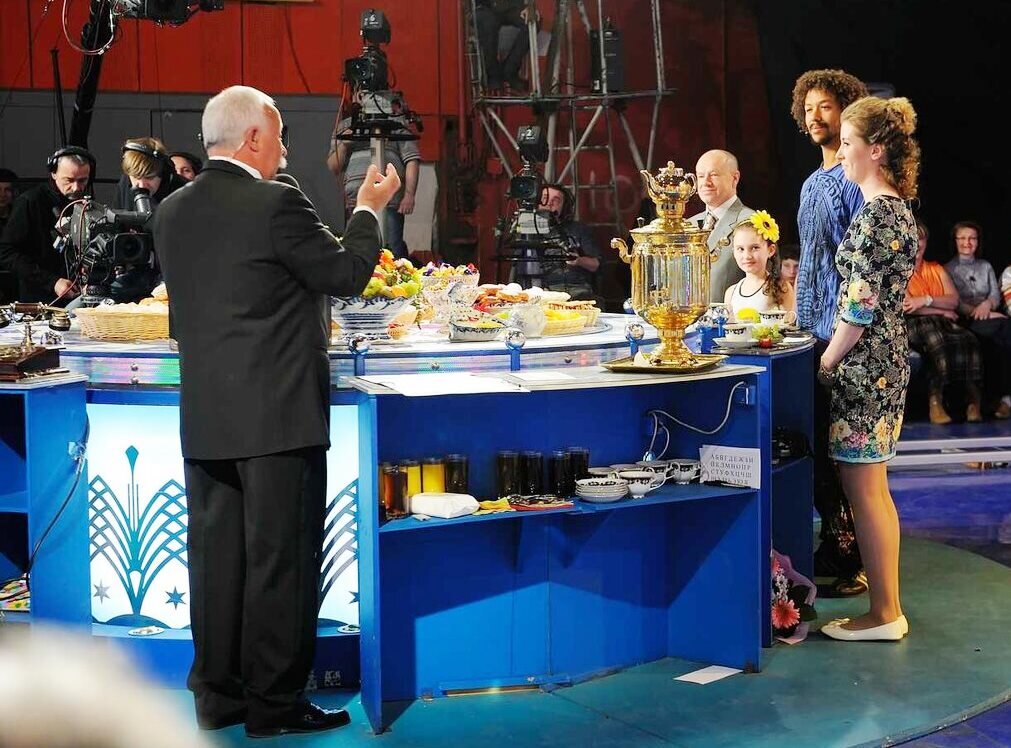 За кадром шоу "Поле чудес"