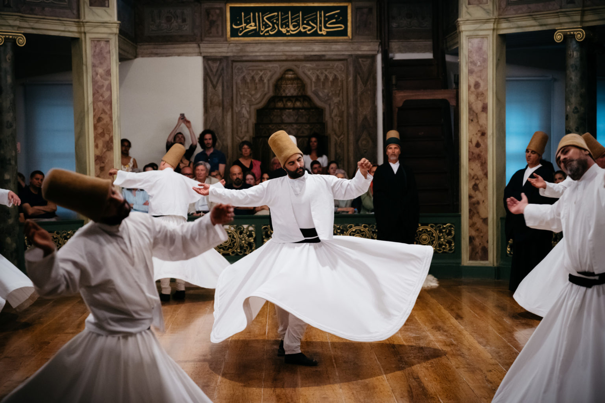 Turkey dance. Танец суфиев дервишей. Турция танец дервишей. Танец дервишей в Стамбуле. Танец дервишей Галата.