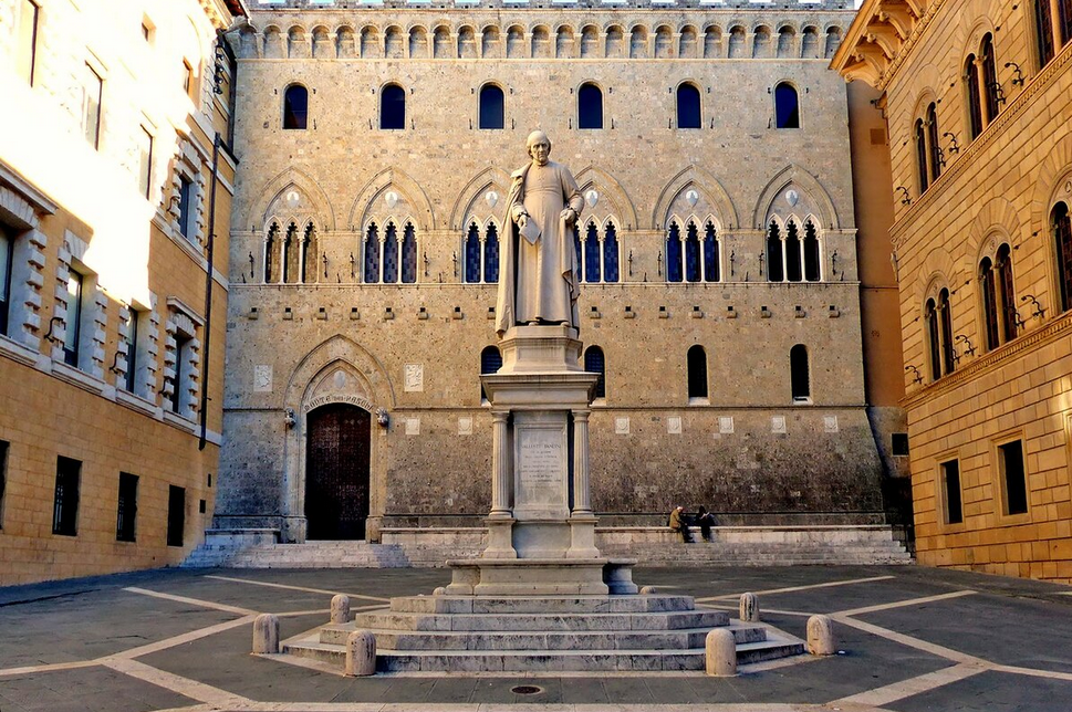 Монте-деи-паски-ди-Сиена. Палаццо Салимбени Сиена. Банк banca Monte dei Paschi di Siena. Монте-деи-паски-ди-Сиена история банка.