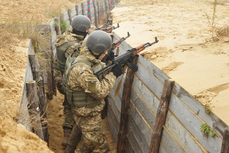    ВСУ используют для обороны обычную сеть окопов, сказал Сергей Фомченков