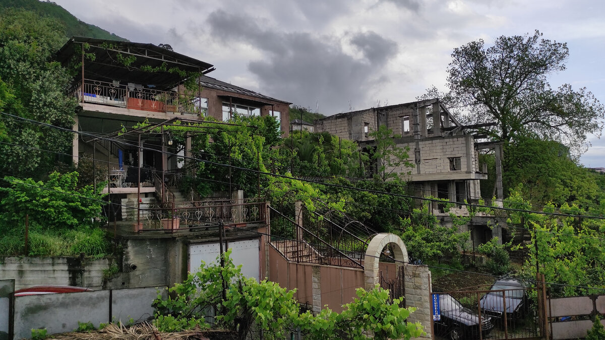 Кто-то в Гагре живет вот так. Фото: Кирилл Полиенко/Polienko: путешествуем вдвоём