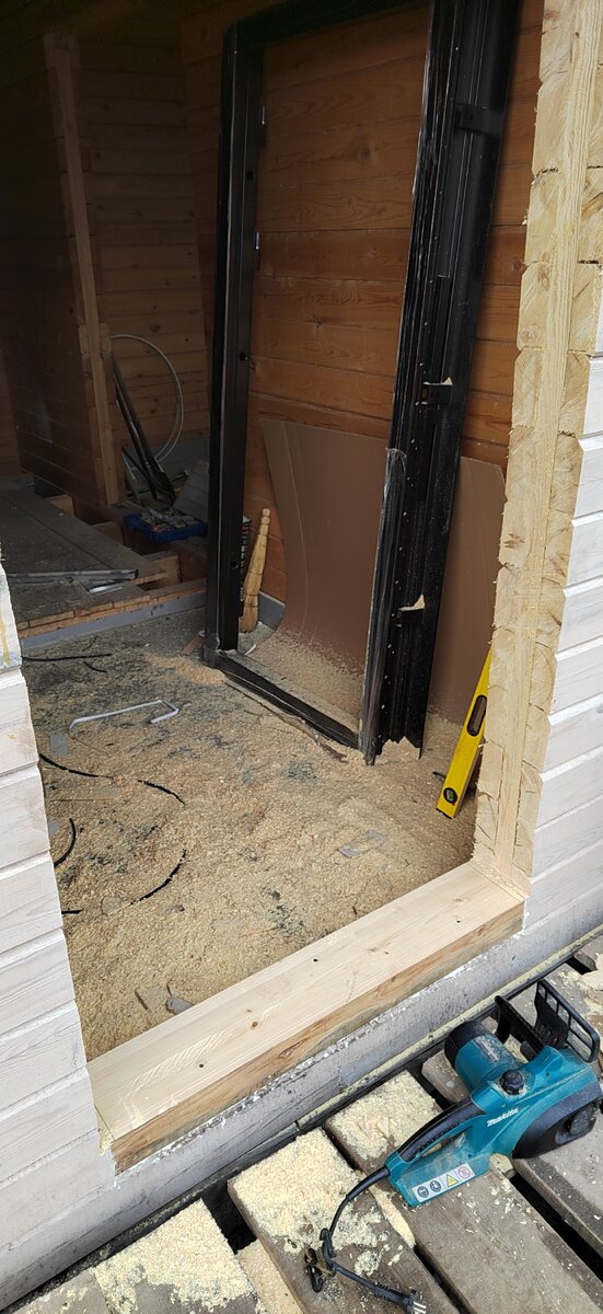 Подготавливаем проем при необходимости проем расширяем