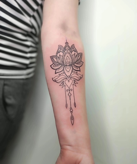 Смысл и символика: зачем люди выбирают определенные изображения для татуировок?