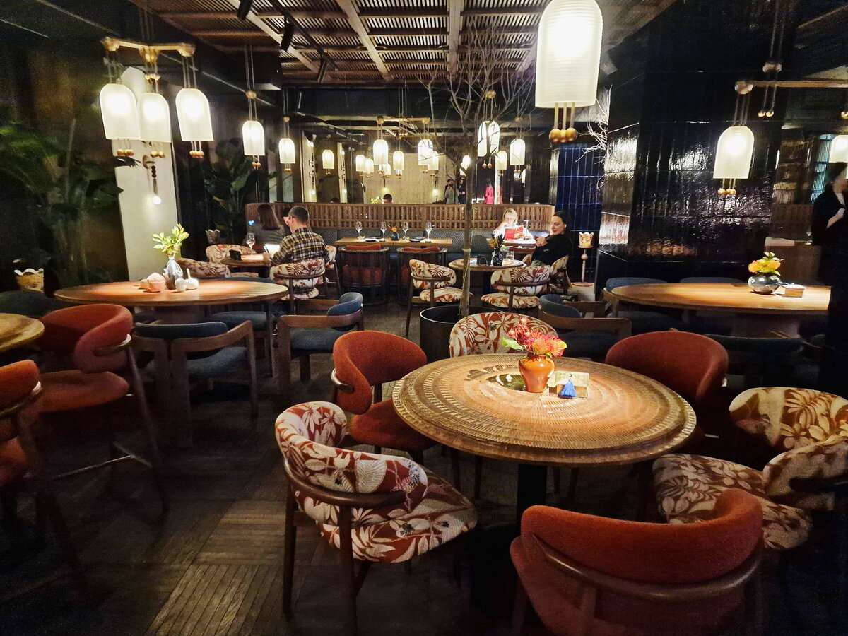 Общий вид зала ресторана "Б12"