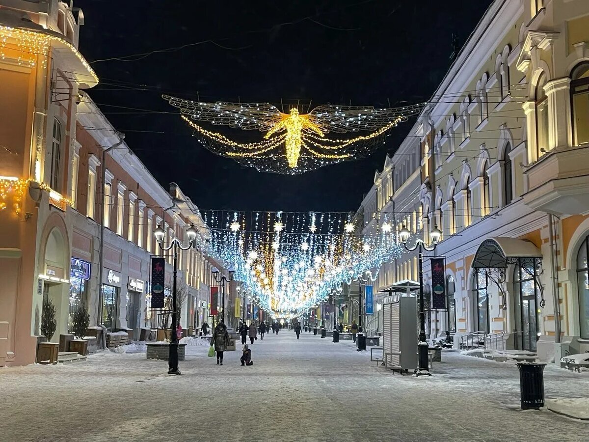 Покровка Нижний Новгород 2022. Нижний Новгород большая Покровская ночью 2022. Большая Покровская Нижний Новгород новый год 2022. Пешеходная улица Нижнего Новгорода большая Покровская 2022 ночь.