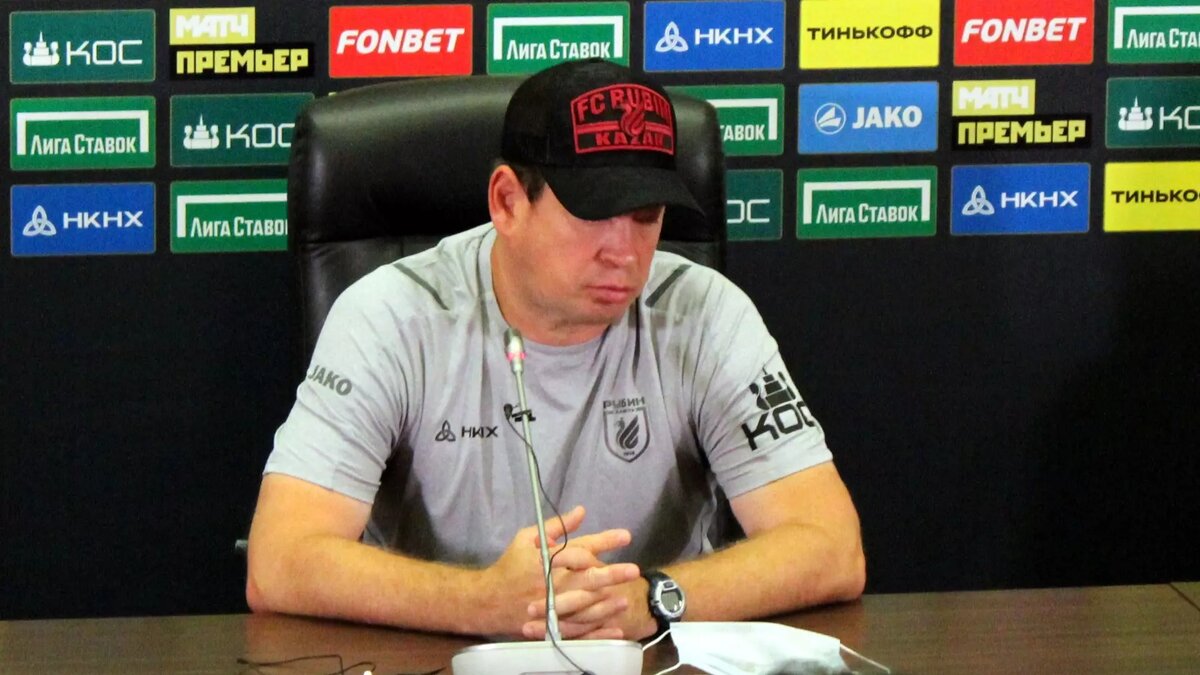     Бывший тренер казанского Рубина Леонид Слуцкий в эфире «Коммент.Превью» поделился мнением о сериале «Слово Пацана. Кровь на асфальте».