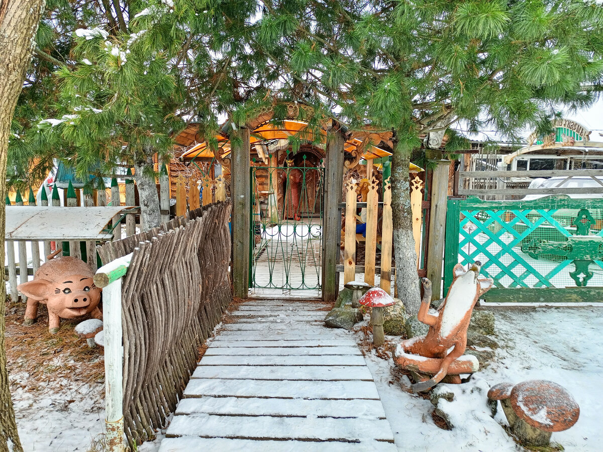 Вход в усадьбу Черепановых в Висиме. Фото автора.