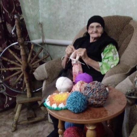    Жительницы Бугурусланского района вяжут носки для бойцов СВО Кристина Просвиркина