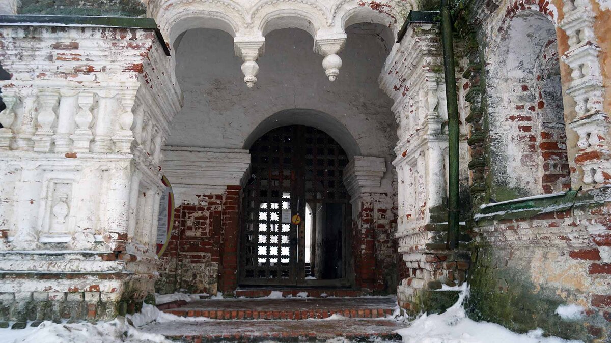 Ворота Сретенской церкви.