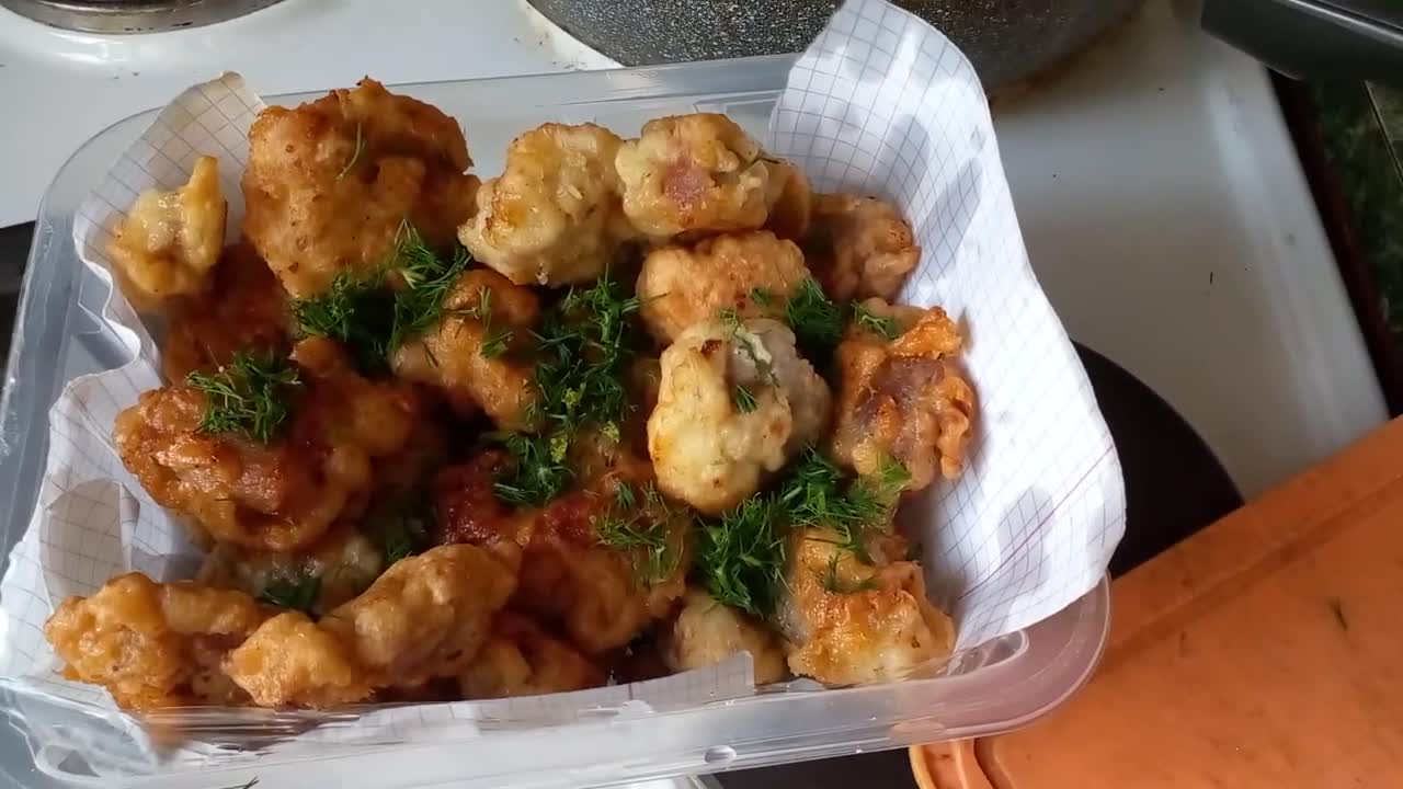 Курица в кляре на сковороде