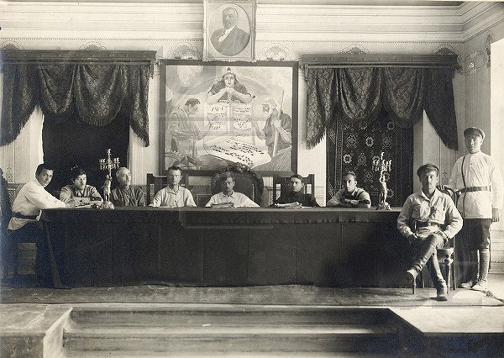 Суд в первые годы Совеской власти. Иллюстрация первая